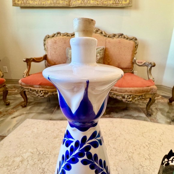 Tequila Clase Azul Reposado empty bottle Elegant Blue and White Decorative - Picture 2 of 6
